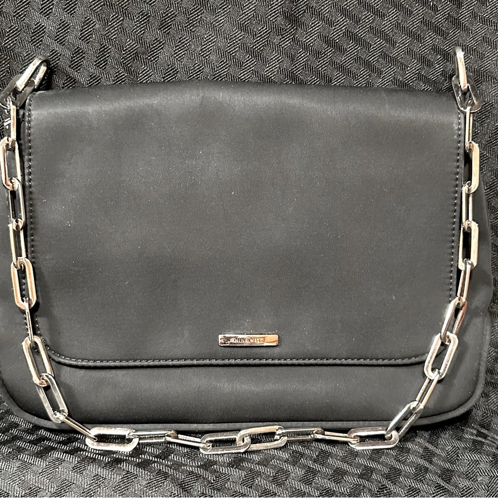 Nine West Black Handbag Red Lining Chain Strap/Handle Magnetic Closure